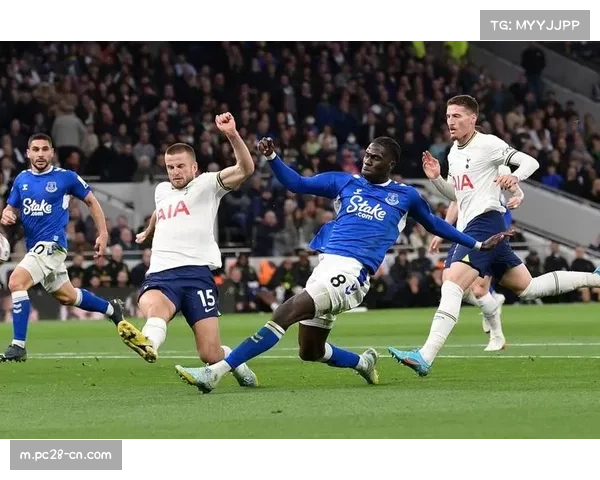 热刺主场2比0领先埃弗顿，半场占优